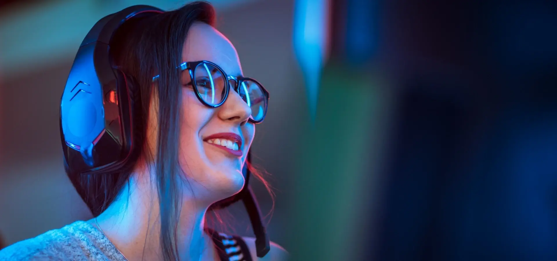 Kobieta w słuchawkach